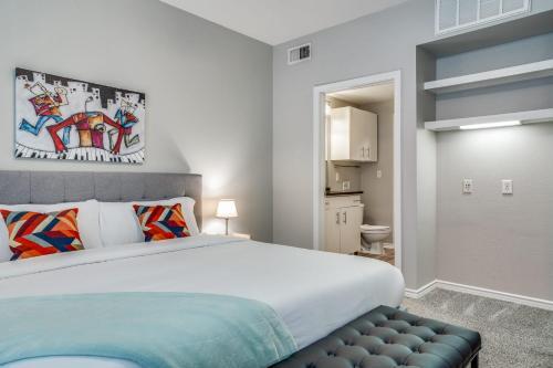 Cozysuites Bold And Classy 1 Br Apartment Cityplace