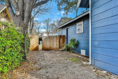 Dallas Cozy Cottage