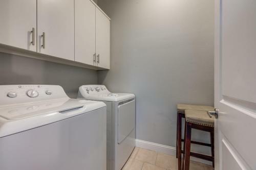 2 Unit Grand Oak Lawn House Perfect For Groups
