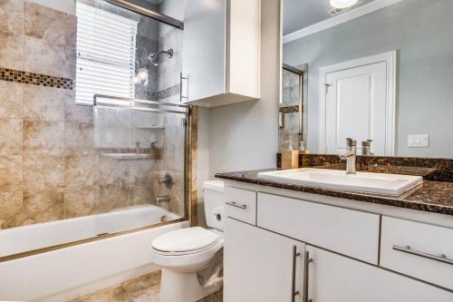 2 Unit Grand Oak Lawn House Perfect For Groups