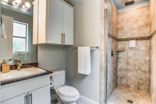 2 Unit Grand Oak Lawn House Perfect For Groups