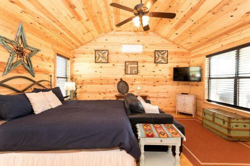 Live Oak Creek Cabins Peyton's Cabin