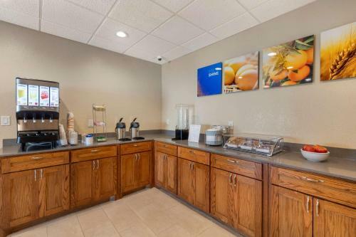 Hotel Comfort Inn & Suites