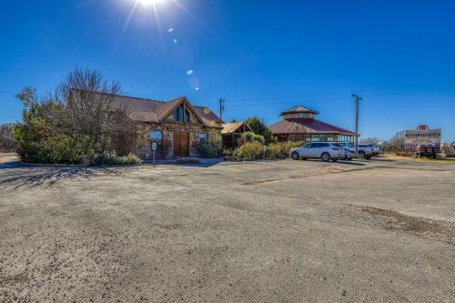 The Plum @ Mendelbaum Winery Guest Cabins