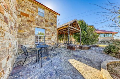 The Plum @ Mendelbaum Winery Guest Cabins