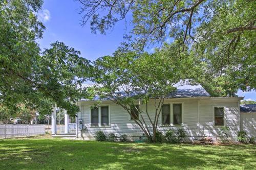 Fredericksburg Escape With Patio Near Downtown!