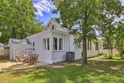 Fredericksburg Escape With Patio Near Downtown!