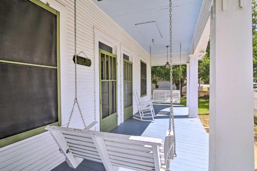 Fredericksburg Escape With Patio Near Downtown!