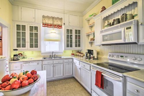Fredericksburg Escape With Patio Near Downtown!