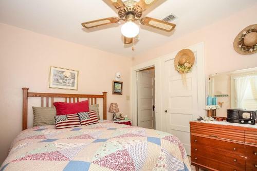 Deannie's Cottage Home