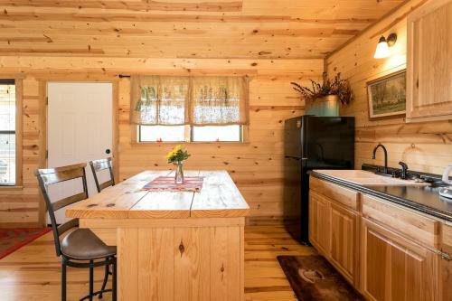 Live Oak Creek Cabins Zac's Cabin