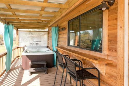 Live Oak Creek Cabins Zac's Cabin