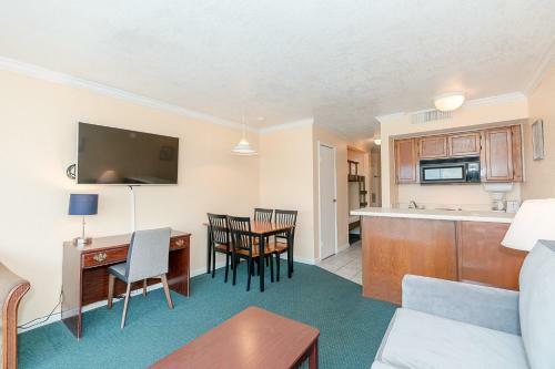 Posada Family Friendly Coastal Condo