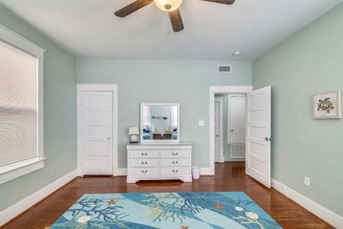 Coastal Blue At Seawall By Ryson Vacation Rentals