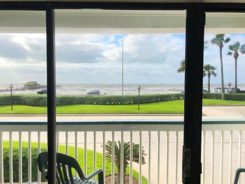 Book Now - Beach Open! #150- Seaside Getaway