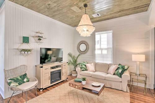 Bright Modern Cottage By Beaches, Dining, And Parks
