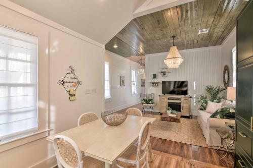 Bright Modern Cottage By Beaches, Dining, And Parks