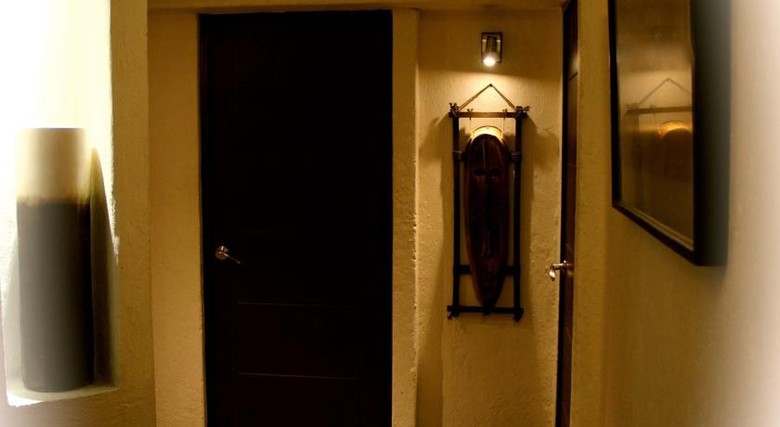 Aztic Hotel And Executive Suites