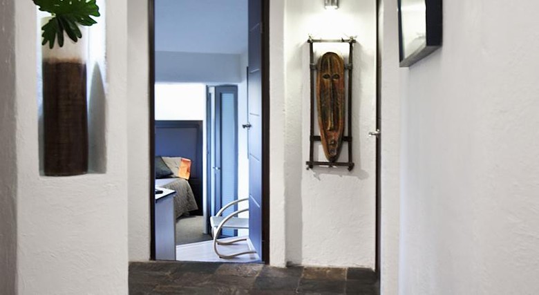 Aztic Hotel And Executive Suites