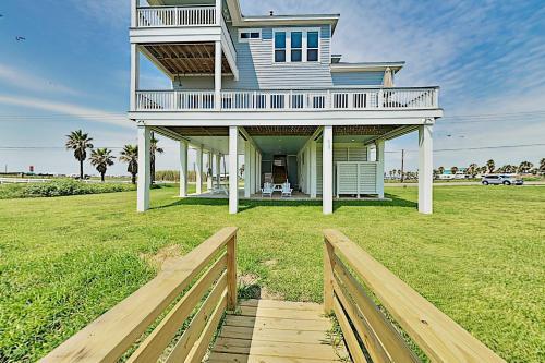 Brand-new & Luxurious - Large Gulf-front Estate Home