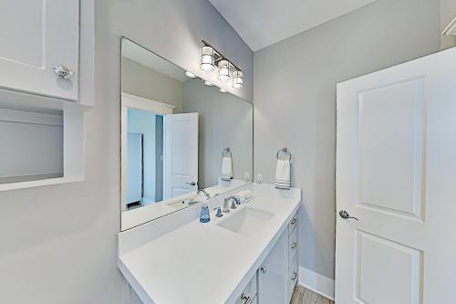 Brand-new & Luxurious - Large Gulf-front Estate Home