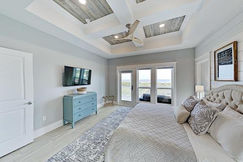 Brand-new & Luxurious - Large Gulf-front Estate Home