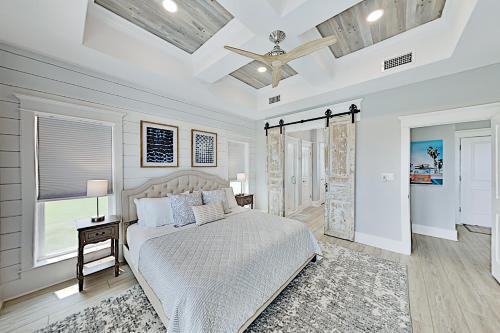 Brand-new & Luxurious - Large Gulf-front Estate Home