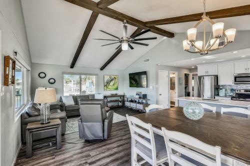 Reel Paradise By Ryson Vacation Rentals