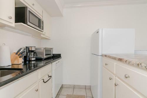 Available Mardi Gras , Updated Beachfront Condo