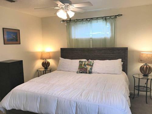 Cute Jamaica Beach Gem With Huge Deck And Pup Friendly Fence