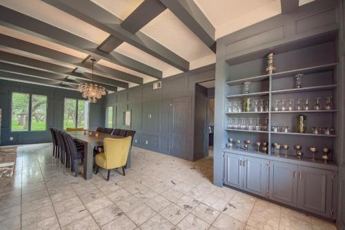 Hill Country Getaway Br 2230b Home