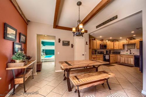 Hill Country Getaway Br 2230b Home