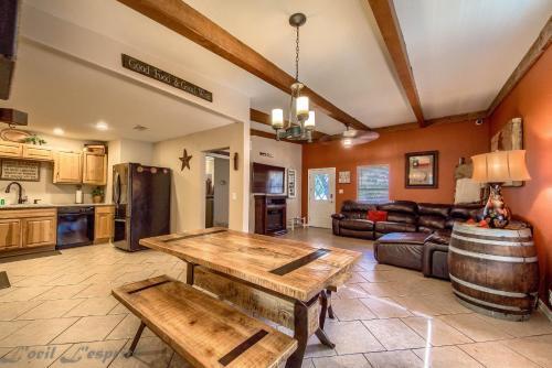 Hill Country Getaway Br 2230b Home