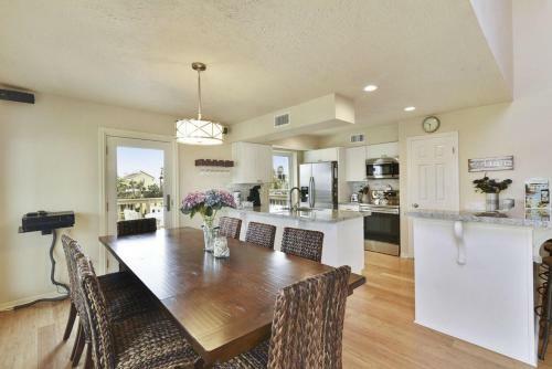 All Decked Out By Ryson Vacation Rentals