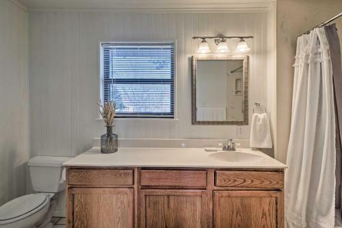Upscale Home 5 Blocks To Georgetown Square!