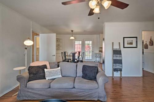 Upscale Home 5 Blocks To Georgetown Square!
