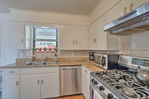 Upscale Home 5 Blocks To Georgetown Square!