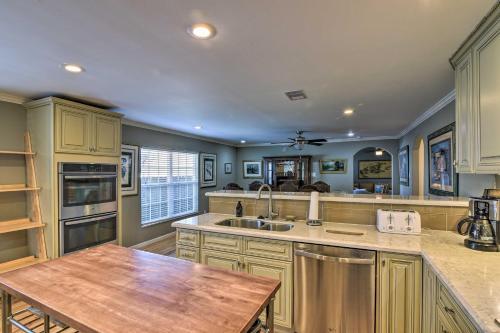 Galveston Apartment With Grill Less Than 2 Mi To Beach!