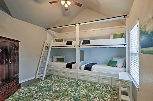 Modern Home By Granbury Country Club And Beach!