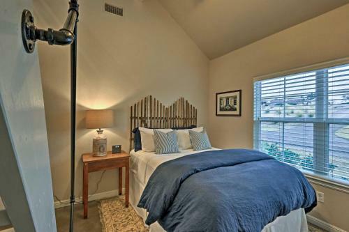 Modern Home By Granbury Country Club And Beach!