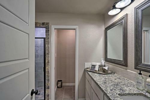 Modern Home By Granbury Country Club And Beach!