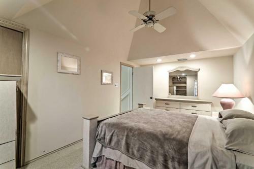 Lakefront Harlingen Home With Pool, Yard And Pool Table