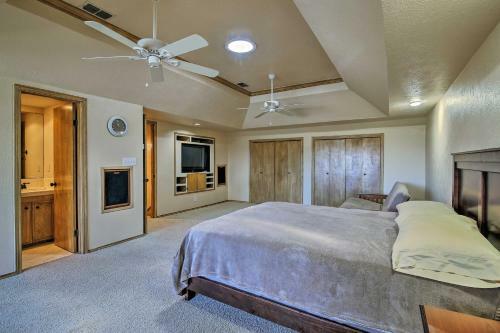 Lakefront Harlingen Home With Pool, Yard And Pool Table