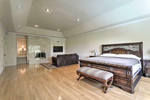 Lakefront Harlingen Home With Pool, Yard And Pool Table