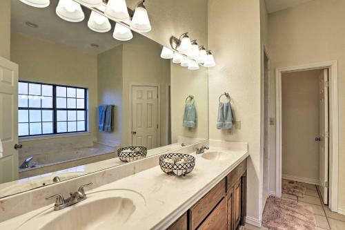 Waterfront Granbury Home With 3 Decks And Lake Access!