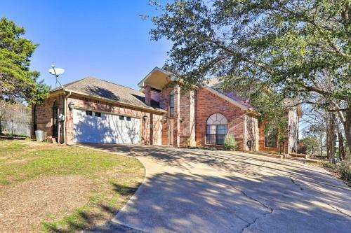 Waterfront Granbury Home With 3 Decks And Lake Access!