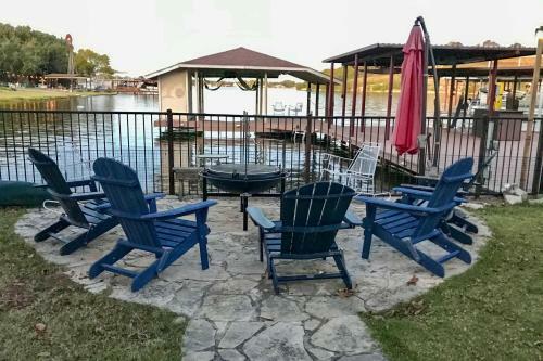 Lakefront Granbury Home With Dock, Decks And Views!