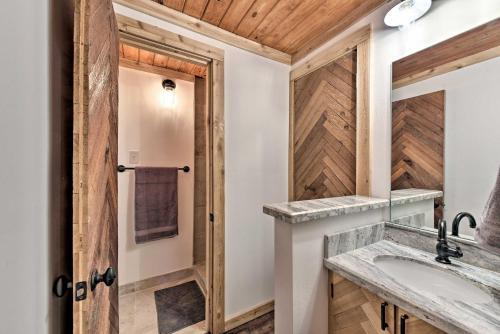 New Riverfront Cedar Cabin- Private Beach And Dock!
