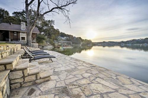 Bright N Breezy Waterfront Lake Granbury Getaway!