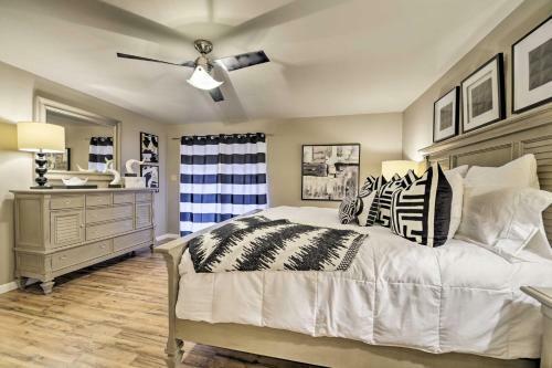 Bright N Breezy Waterfront Lake Granbury Getaway!